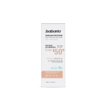 BABARIA Écran Solaire Teinté Peau Nature SPF50 50ml Protection Solaire Très Haute Effet Bonne Mine